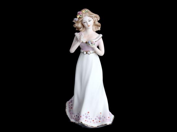 Скульптура "Девушка с цветами" 30 см