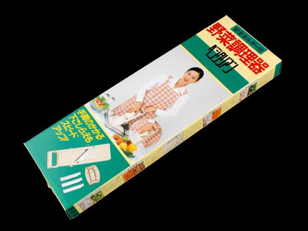 Овощерезка с 3 сменными насадками и регулируемым углом