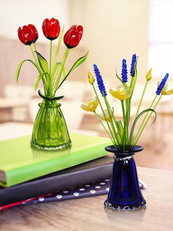 Тюльпаны в вазе 3 цветка