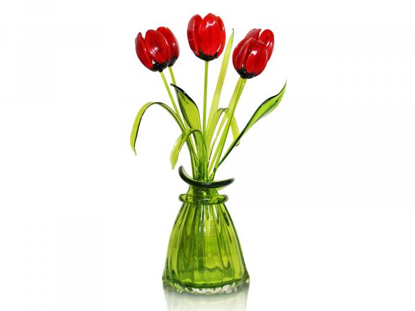 Тюльпаны в вазе 3 цветка