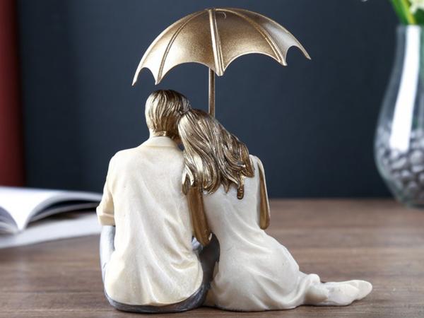 Статуэтка "Влюбленные под зонтом" 17 см