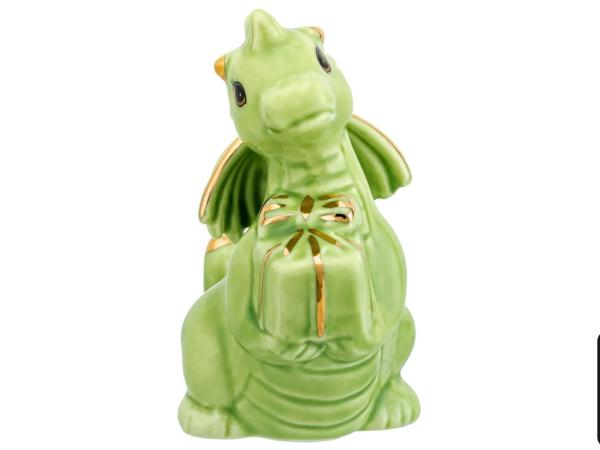 Фигурка "Дракончик с подарком" 9 см