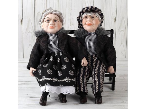 Бабушка и Дедушка на скамейке 34х30 см