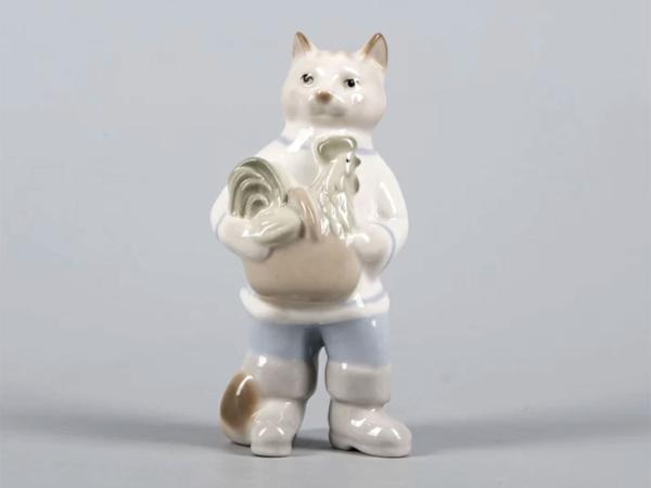 Скульптура "Кот с петушком"