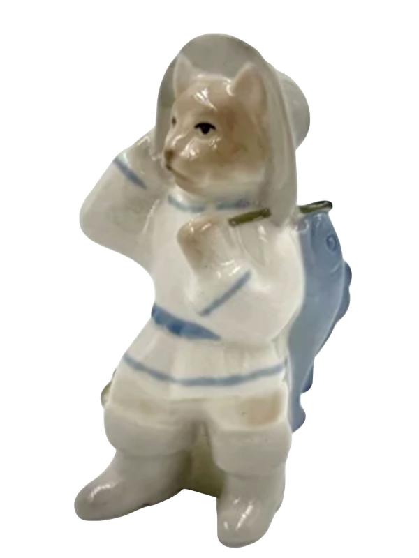 Скульптура "Кот с рыбой"