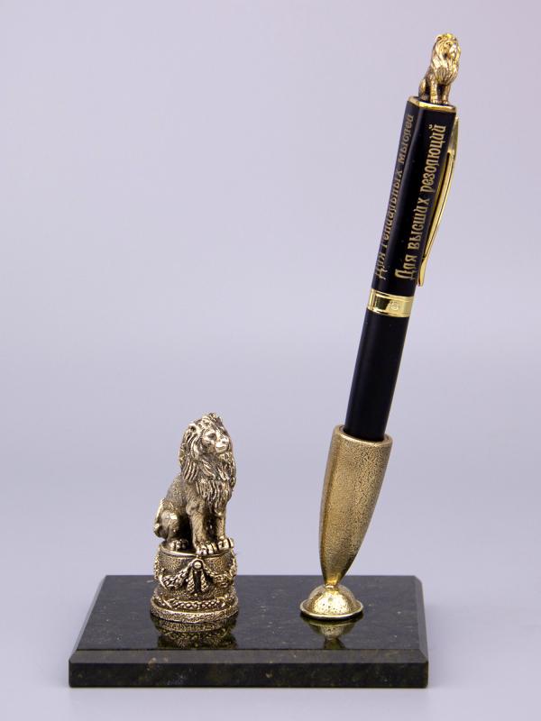 Ручка "Лев" с держателем в футляре