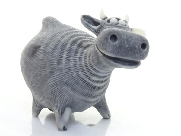 Корова стоит 6,7 см