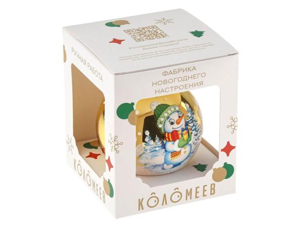 Елочное украшение Коломеев, шар Снеговик с подарком, 80 мм