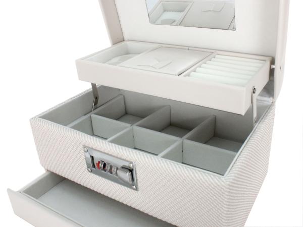 Шкатулка 23,5х16х14 см молочный