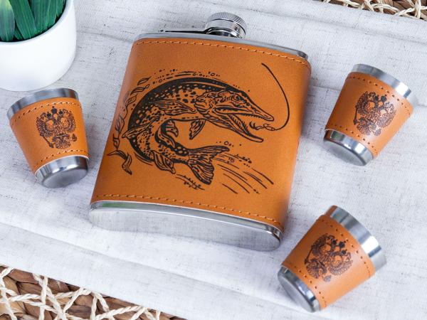 Набор рыбака: фляжка + 3 стопки