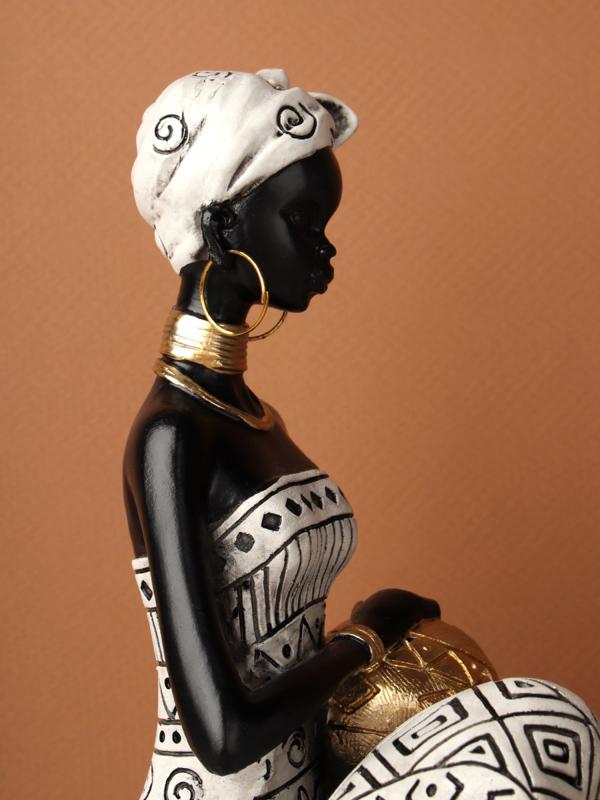 Скульптура Африканка с вазой 25 см