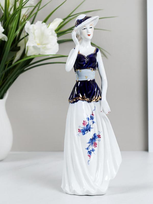 Статуэтка "Девушка в шляпке" 28 см