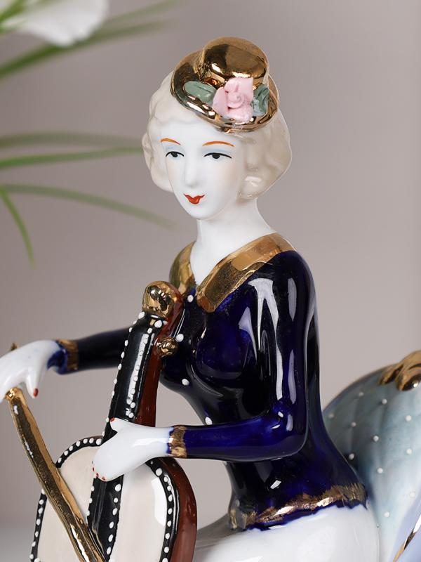 Девушка музыкант 23 см