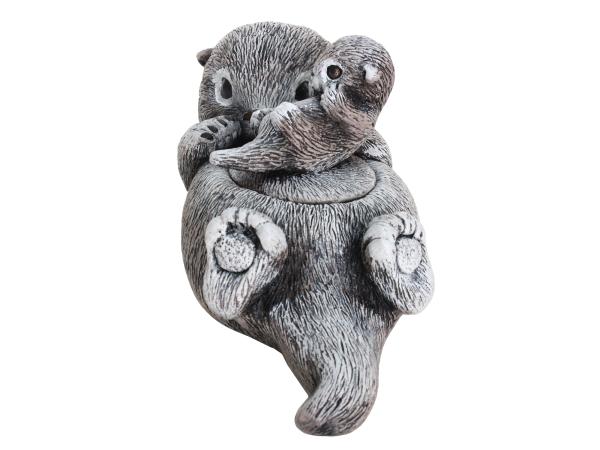 Шкатулка Выдра с малышом