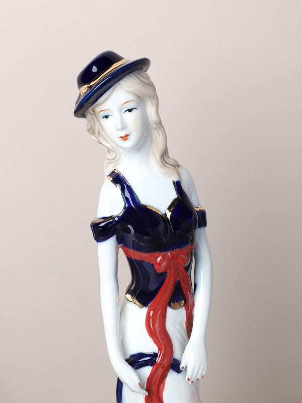 Статуэтка "Дама с собачкой" 30 см кобальт