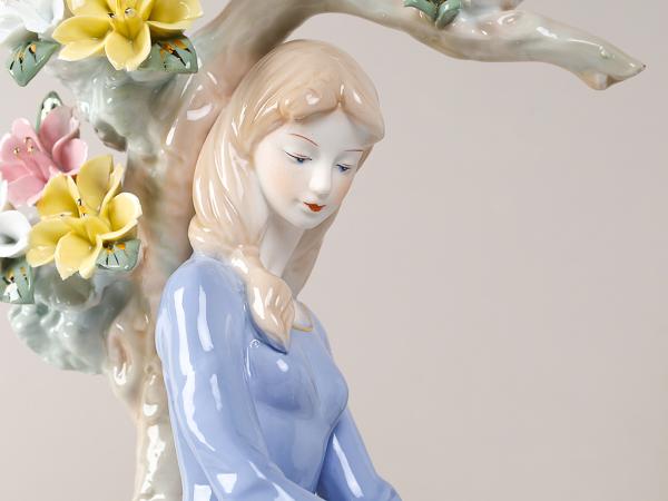 Статуэтка "Девушка с цветком" h40 см