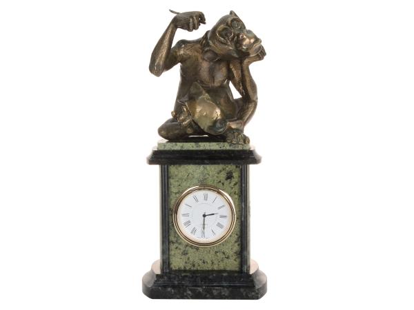 Часы "Мартышка с пером" 21 см