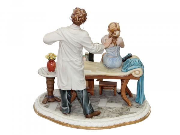 Фарфоровая статуэтка "Врач с пациентом", La Medea