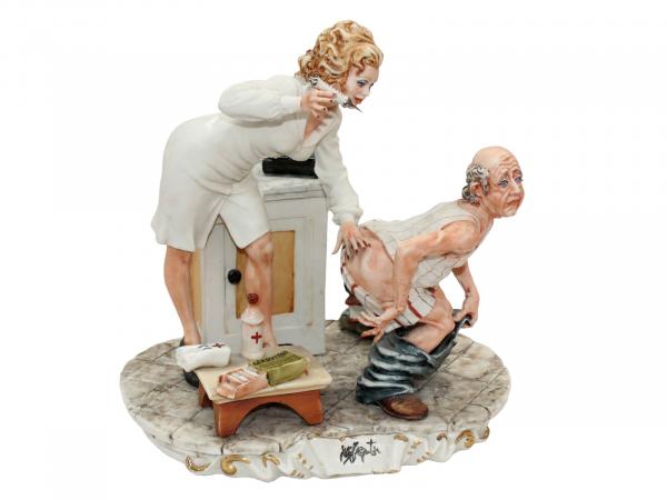 Скульптура "Врач с пациентом"