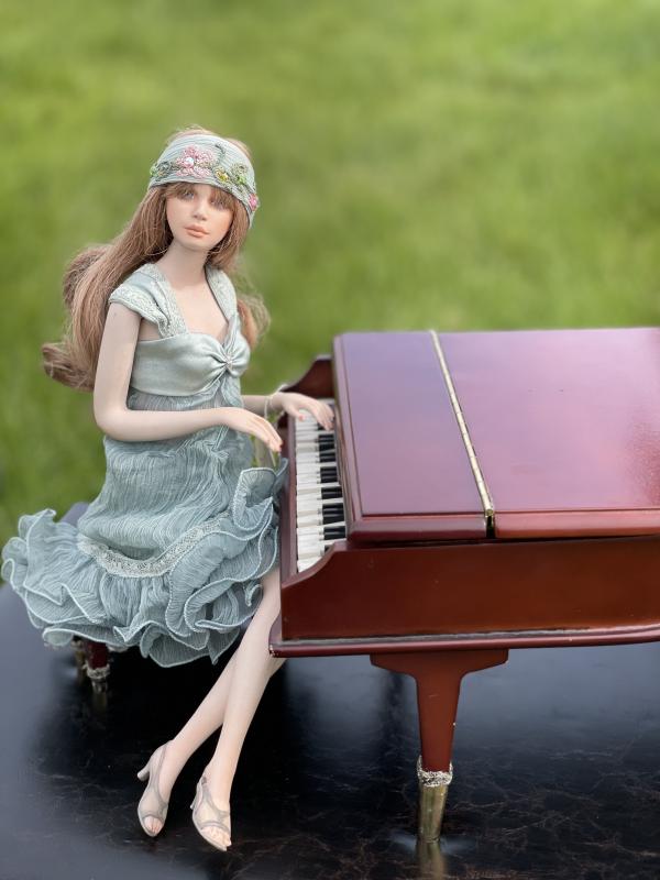 Кукла коллекционная "За фортепьяно"