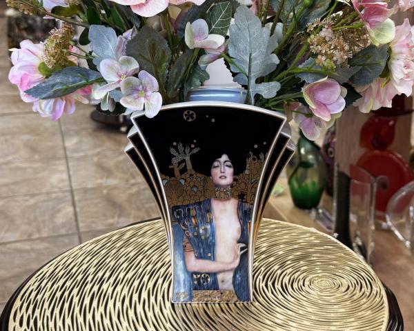 Ваза "Юдифь" фарфор 21 см