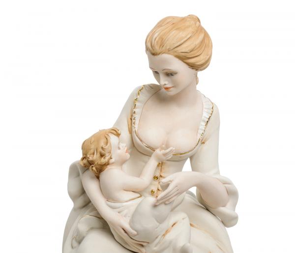 Скульптура "Радость материнства"