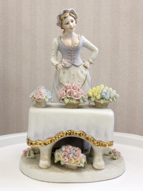 Скульптура "Девушка с цветами" 30 см Sabadin Vittorio Италия фарфор