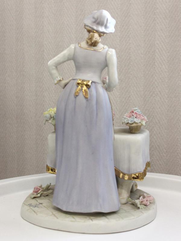 Скульптура "Девушка с цветами" 30 см Sabadin Vittorio Италия фарфор