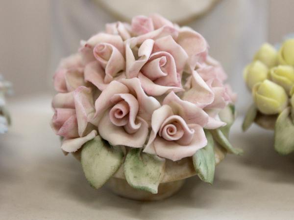 Скульптура "Девушка с цветами" 30 см Sabadin Vittorio Италия фарфор