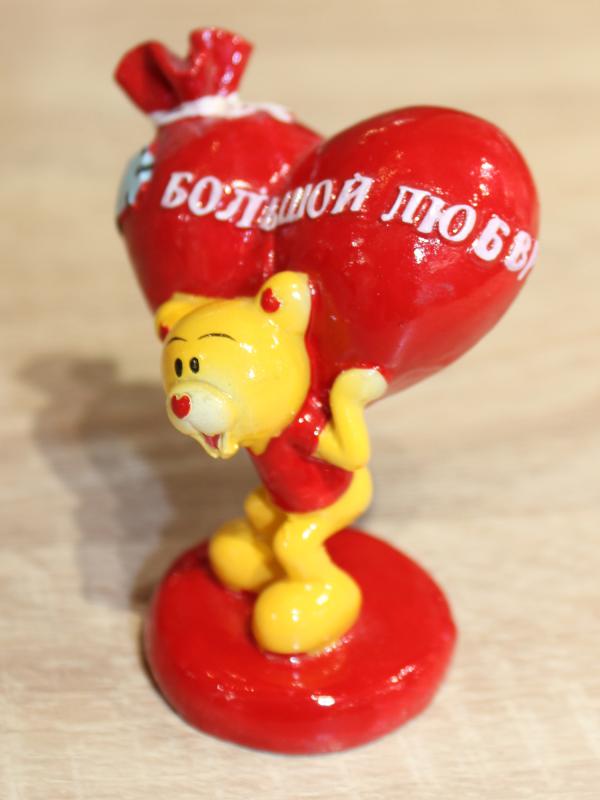 Сувенир Мишка "Большое сердце" 8 см